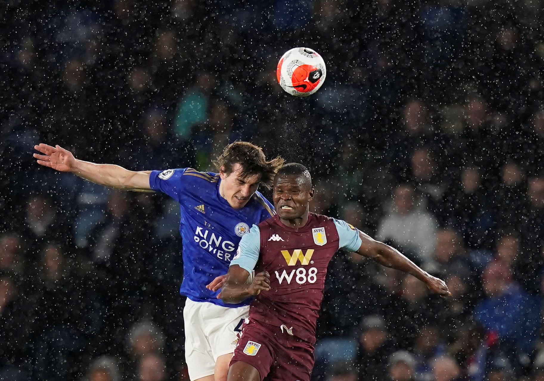 当中场与前 当中场与前